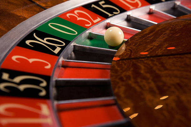 kpi4d slot interface showing Live Roulette table list and account login screen on Android